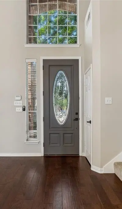 9014 Crown Point Circle, Irving TX 75063 - Photo 3