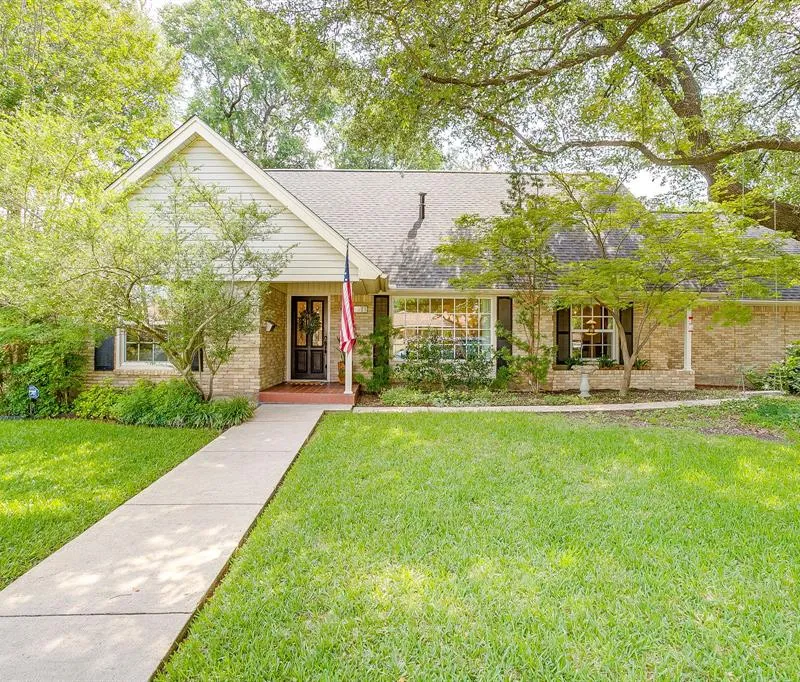 4305 Elmwood Drive, Benbrook TX 76116