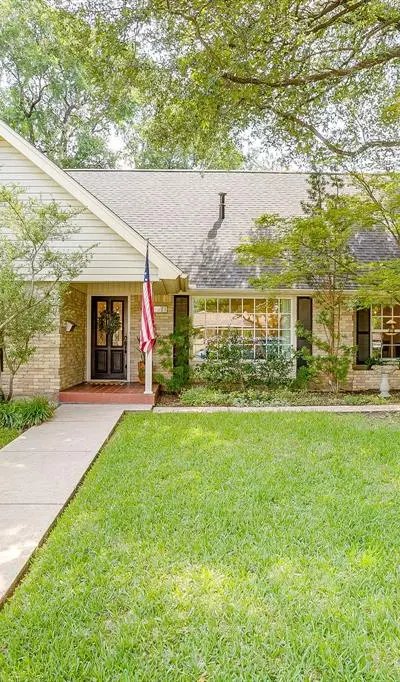 4305 Elmwood Drive, Benbrook TX 76116