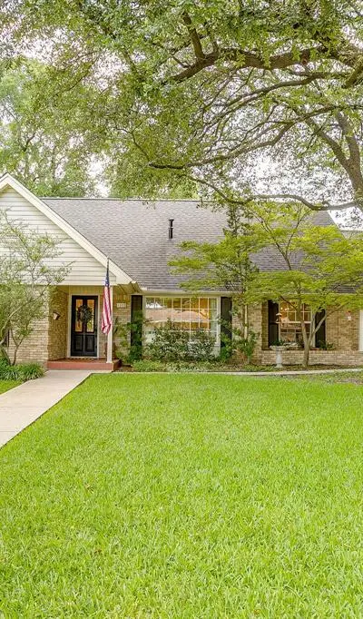 4305 Elmwood Drive, Benbrook TX 76116 - Photo 4