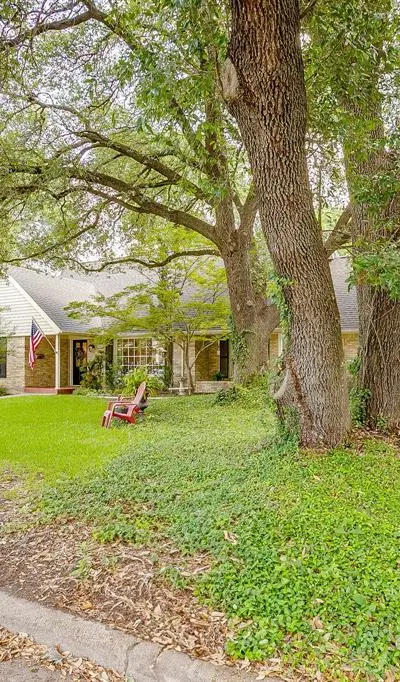 4305 Elmwood Drive, Benbrook TX 76116 - Photo 5