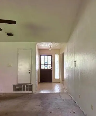 110 E Schreiber Street, Garland TX 75040 - Photo 5