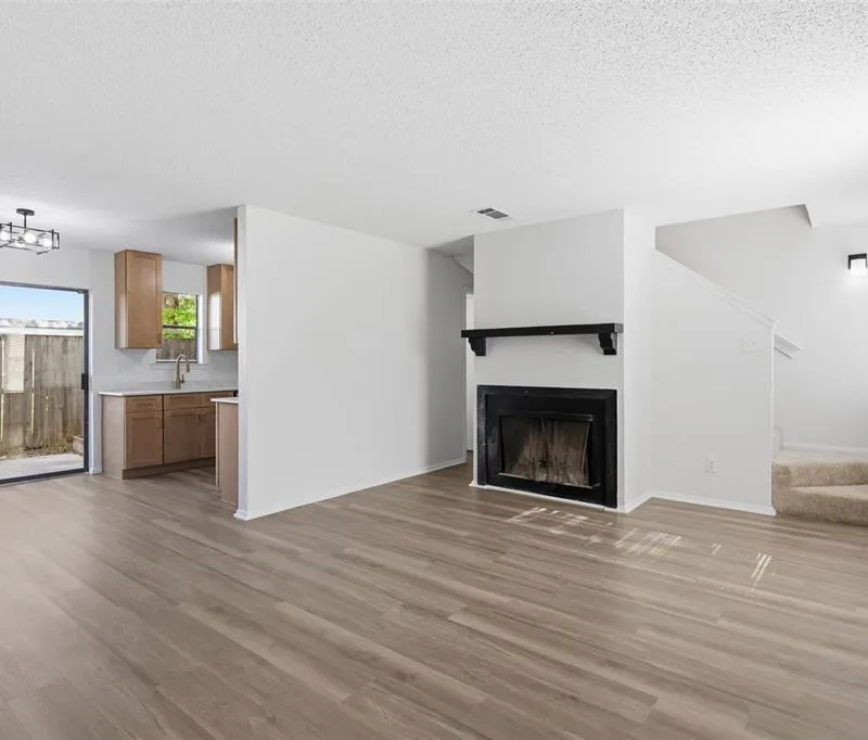 612 Ridgeline Drive, Hurst TX 76053