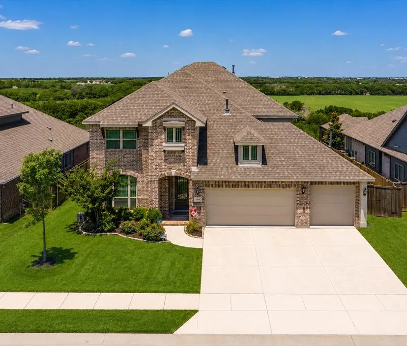 1013 Timber Ridge Drive, Justin TX 76247