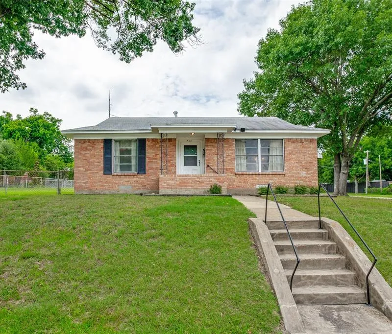 422 W Daugherty Drive, Garland TX 75041