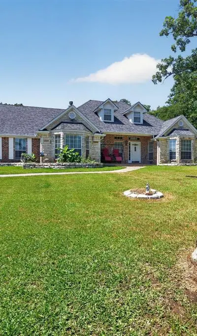 111 Lone Star Drive, Gainesville TX 76240 - Photo 4