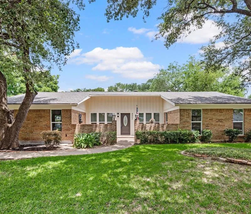 4905 Granite Shoals Avenue, Fort Worth TX 76103