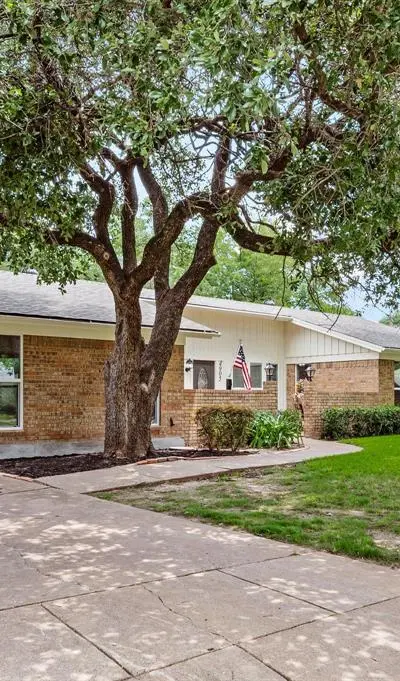 4905 Granite Shoals Avenue, Fort Worth TX 76103 - Photo 3