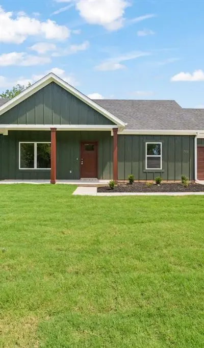 702 Scudder Street, Cleburne TX 76033