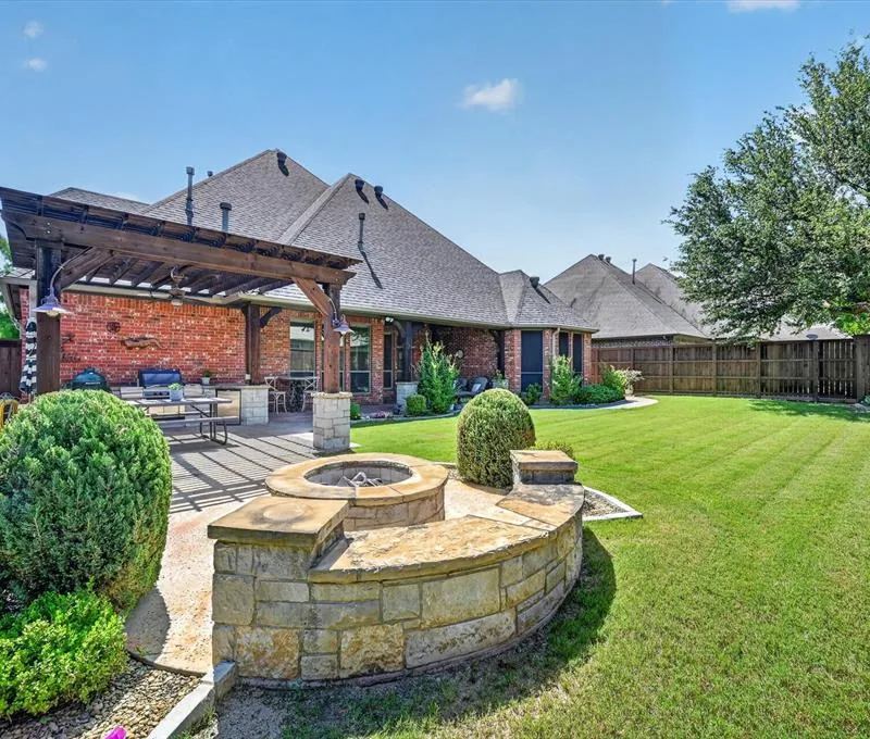 8009 Long Trail Drive, North Richland Hills TX 76182