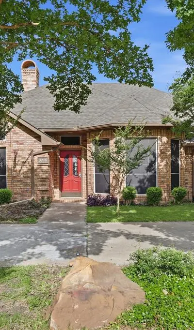 3719 Kelly Boulevard, Carrollton TX 75007