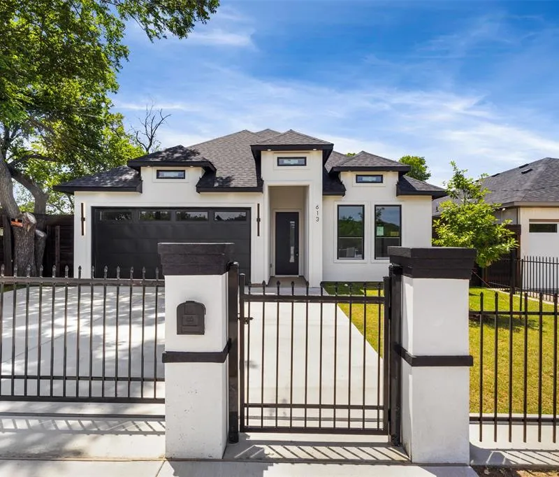 613 N Dwight Avenue, Dallas TX 75211
