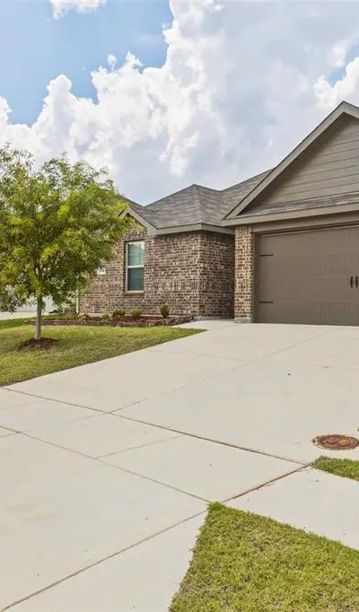 1210 Grand View Drive, Ennis TX 75119 - Photo 2