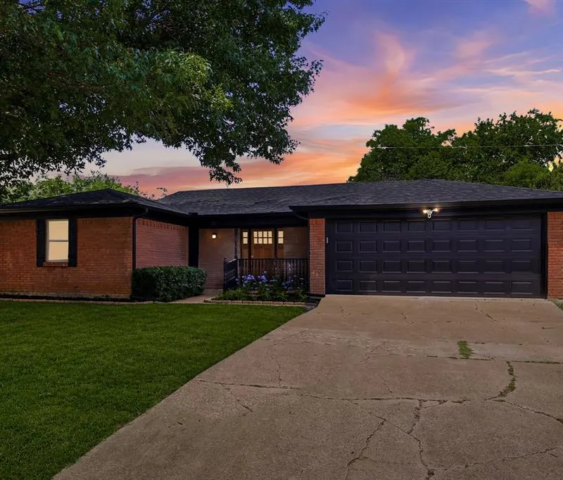 1113 Norwood Drive, Hurst TX 76053