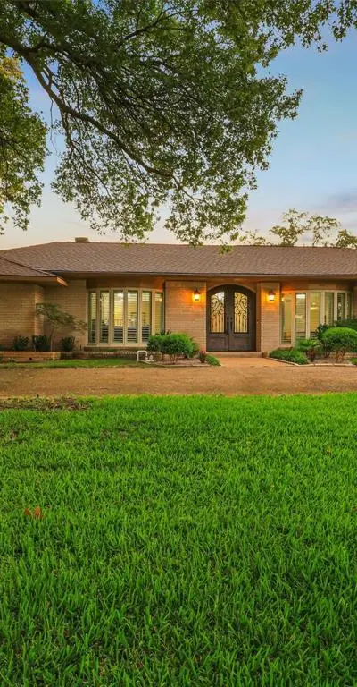 6120 Preston Creek Drive, Dallas TX 75240 - Photo 2