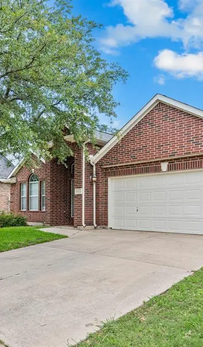 4633 Dwarf Nettle Drive, Fort Worth TX 76244 - Photo 2