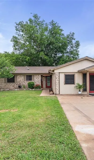 2015 Roberts Drive, Granbury TX 76048