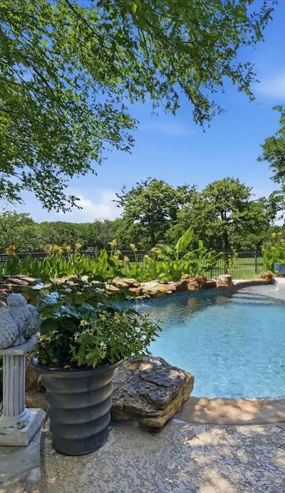 1731 Meadows Avenue, Lantana TX 76226