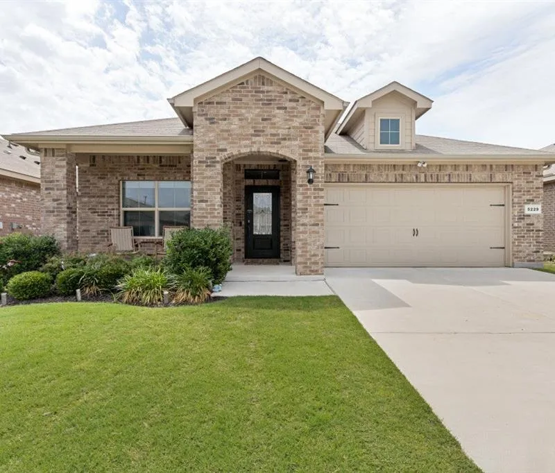 5229 Blue Night Drive, Fort Worth TX 76179