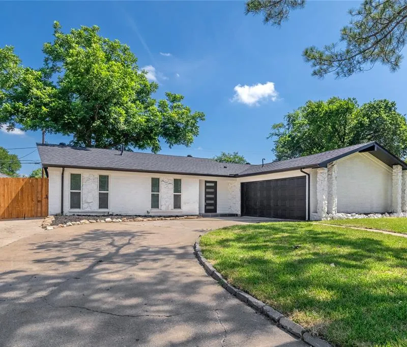 524 Circleview Drive N, Hurst TX 76054