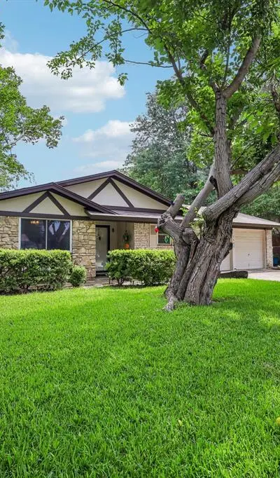 7452 Meadowcrest Drive, Fort Worth TX 76112 - Photo 2