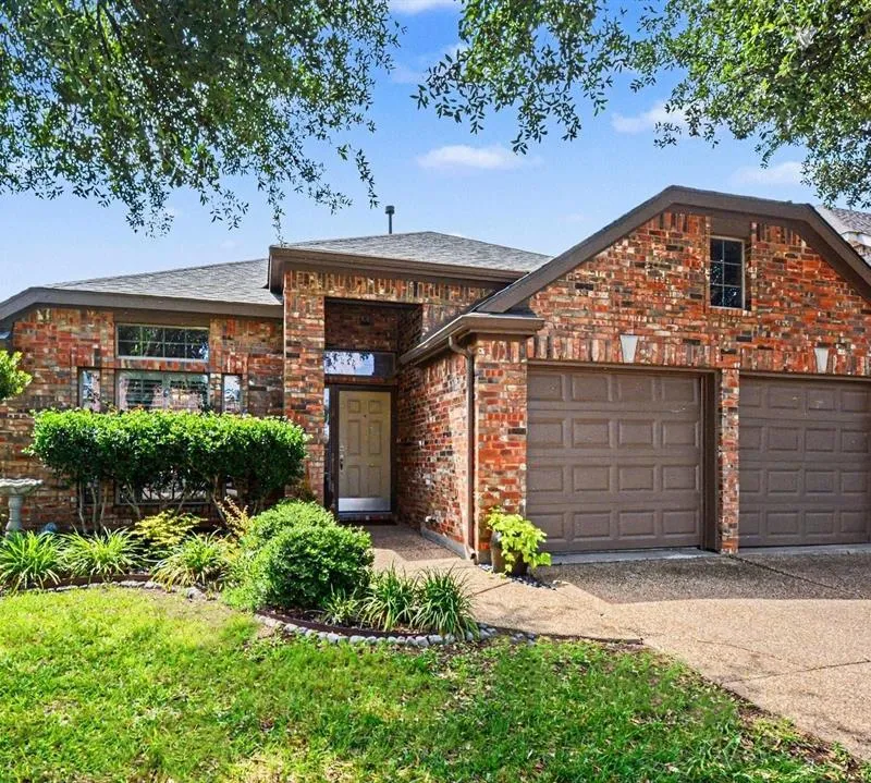 2759 Waterway Drive, Grand Prairie TX 75054