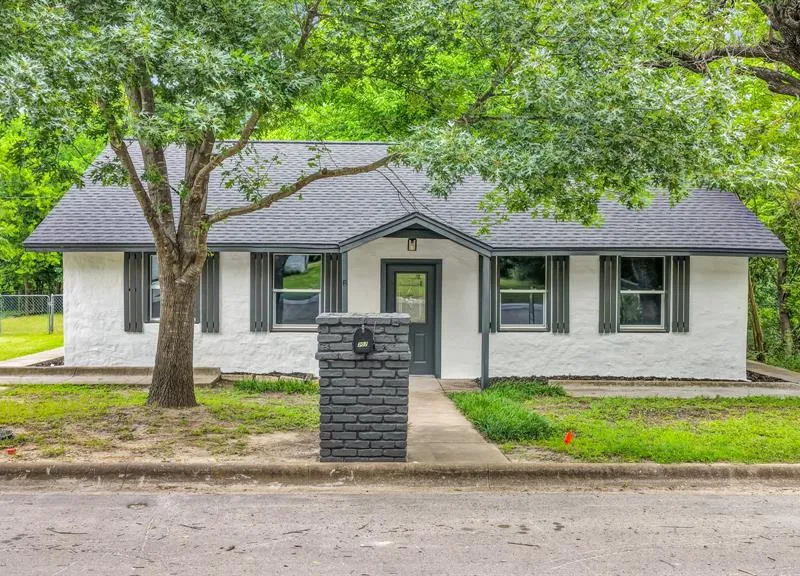 307 S Walnut Street, Weatherford TX 76086
