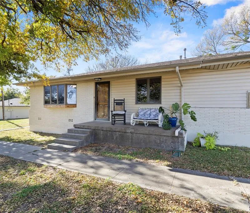 1829 N Main Street, Weatherford TX 76085
