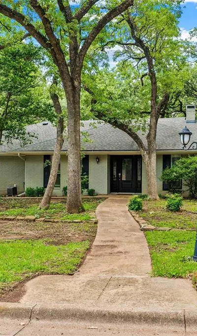 1804 Hillvalley Drive, Arlington TX 76013 - Photo 2