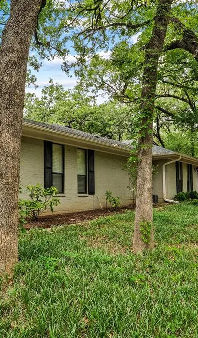 1804 Hillvalley Drive, Arlington TX 76013 - Photo 5