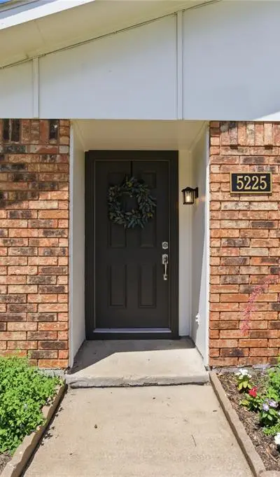 5225 Bartlett Drive, The Colony TX 75056 - Photo 2