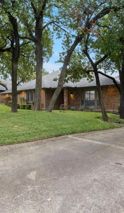 2618 Keystone Drive, Arlington TX 76006 - Photo 2