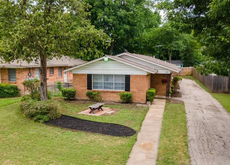 203 Brown Street, Waxahachie TX 75165