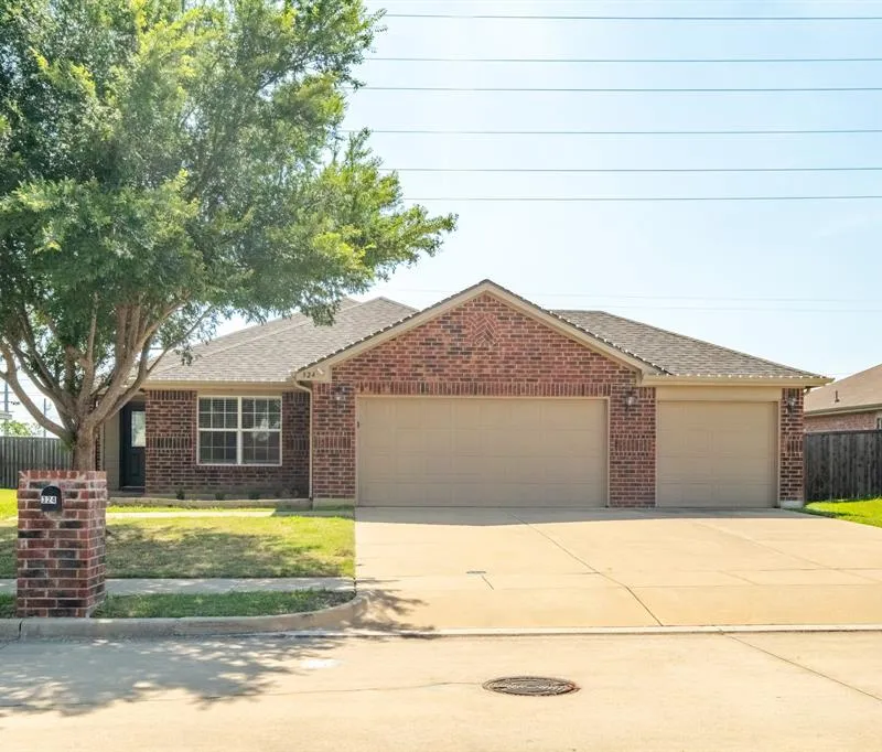 324 Broken Bow Drive, Krum TX 76249