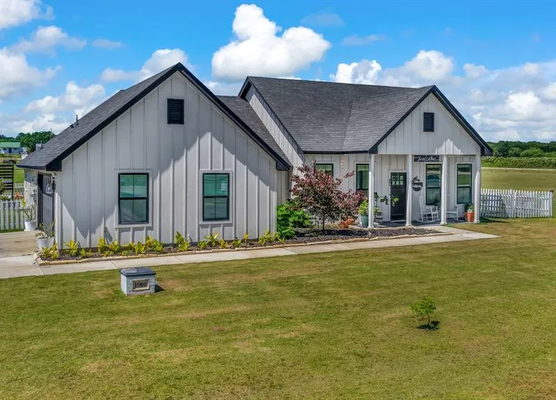 1000 Latigo Lane, Millsap TX 76066