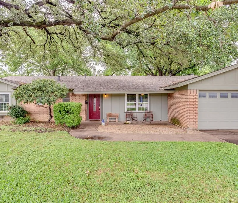 6909 Chickering Road, Fort Worth TX 76116