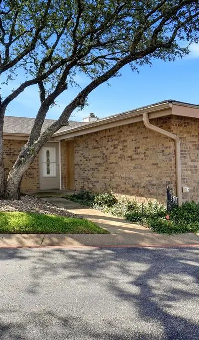 30 Park Lane, Bedford TX 76021