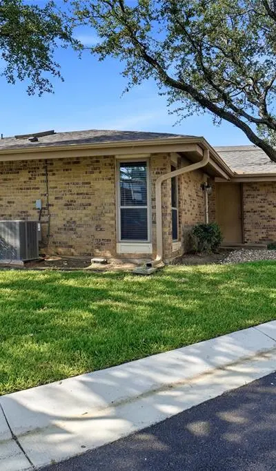 30 Park Lane, Bedford TX 76021 - Photo 2
