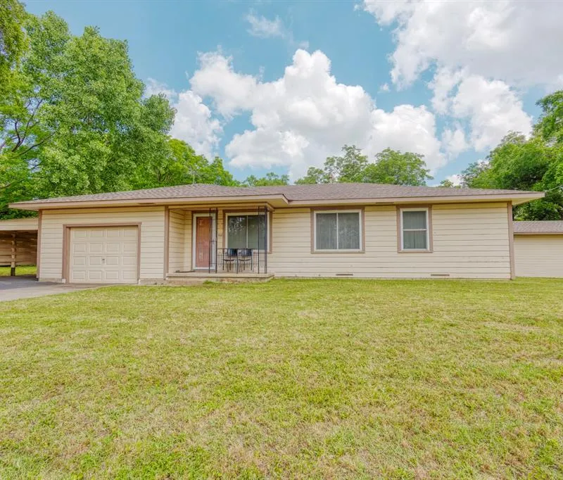 308 W White Street, Pilot Point TX 76258