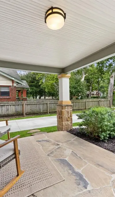 1116 S Montreal Avenue, Dallas TX 75208 - Photo 2