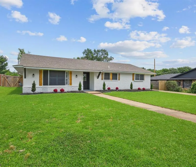 2505 Meadows Lane, Sherman TX 75092