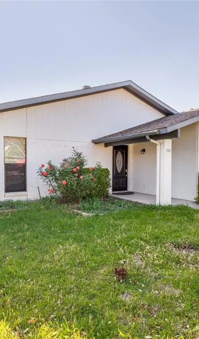 1742 Delaford Drive, Carrollton TX 75007 - Photo 2