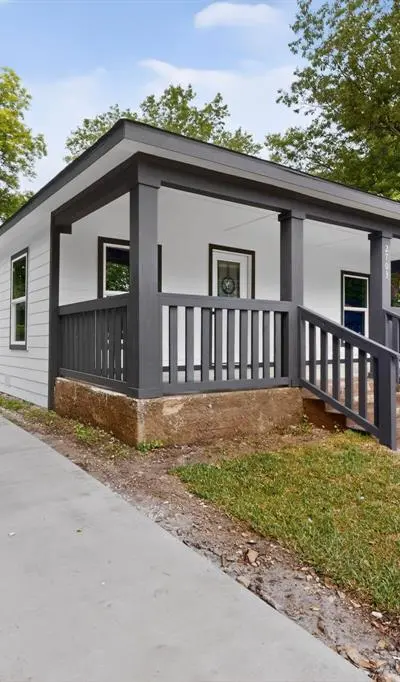 2703 Gertrude Avenue, Dallas TX 75210 - Photo 3