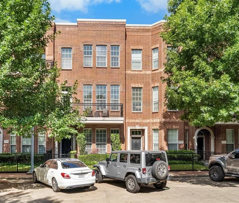 15743 Spectrum Drive # 88, Addison TX 75001