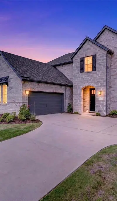 912 Brenda Drive, Mansfield TX 76063