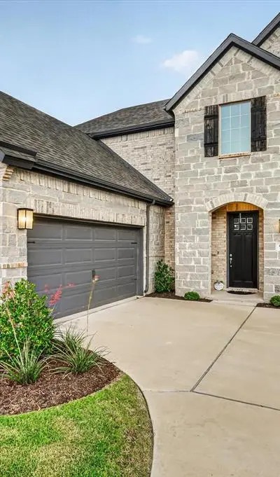 912 Brenda Drive, Mansfield TX 76063 - Photo 2