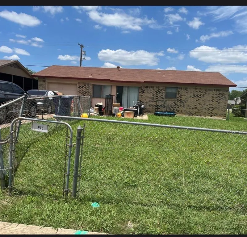 914 Pleasant Valley Road, Garland TX 75040