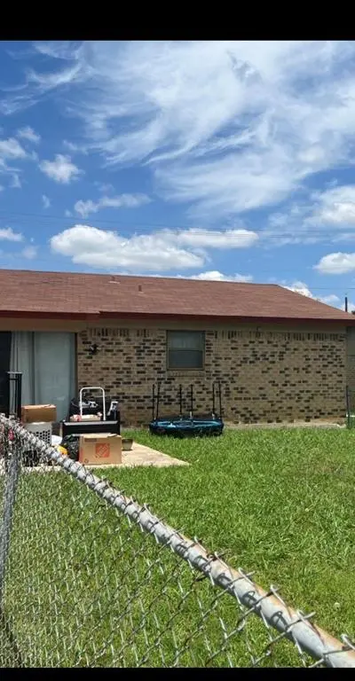 914 Pleasant Valley Road, Garland TX 75040 - Photo 2