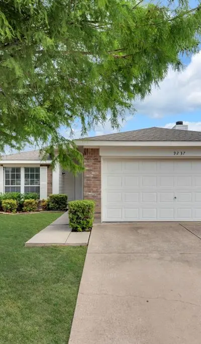 9237 Monument Court, Fort Worth TX 76244