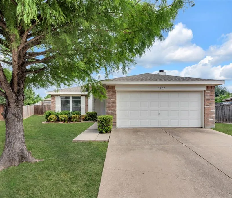 9237 Monument Court, Fort Worth TX 76244